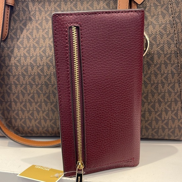 Michael Kors Reed Large Bifold Pebbled Leather Snap Wallet Card Case 
Oxblood - Picture 15 of 16